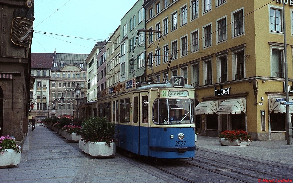 Tw 2527 in der Perusastrae im Frhjahr 1982