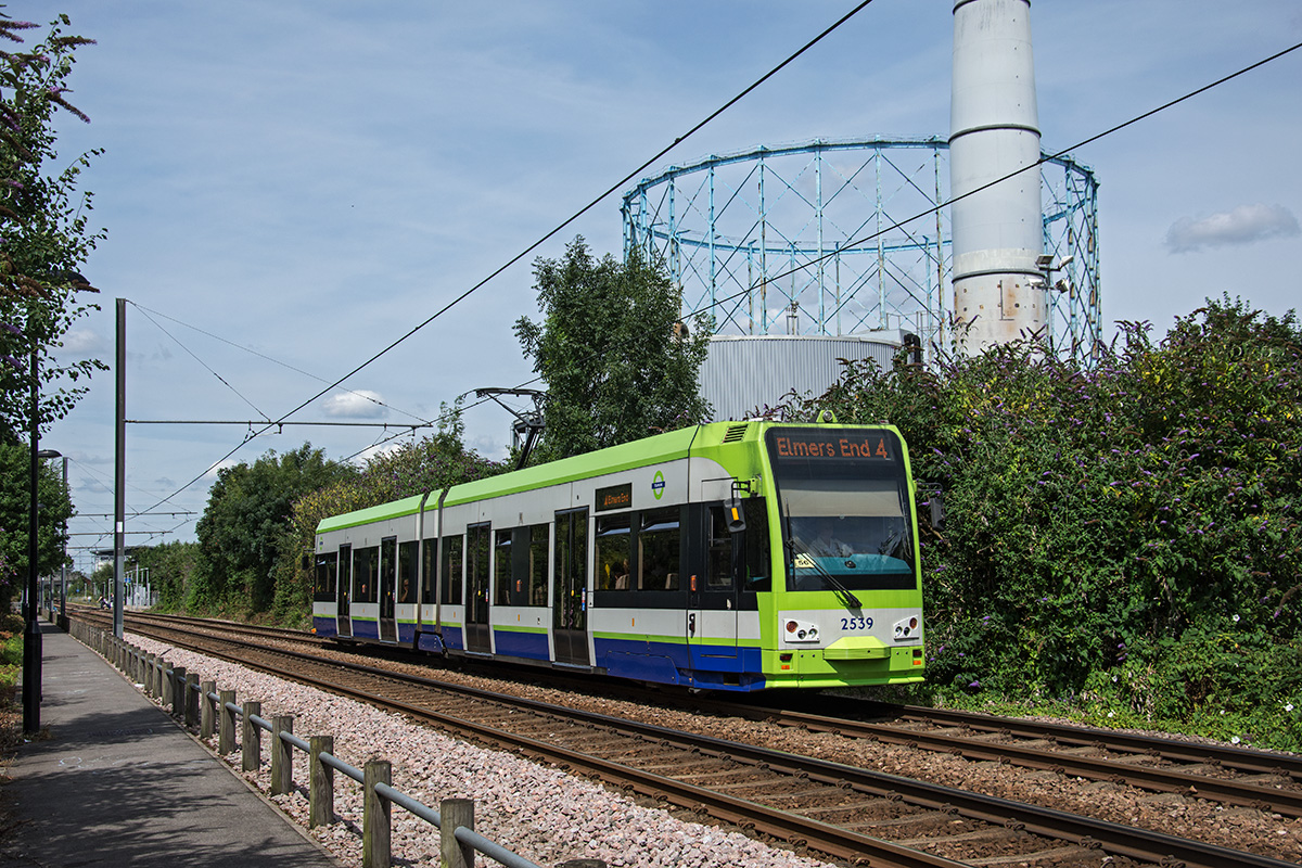 TW 2539 als Linie 4 bei Waddon Marsh, 09.08.2016 