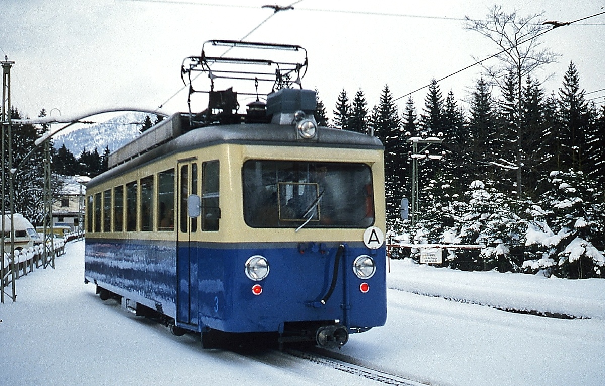 Tw 3 der Zugspitzbahn im Januar 1979 im Bahnhof Eibsee