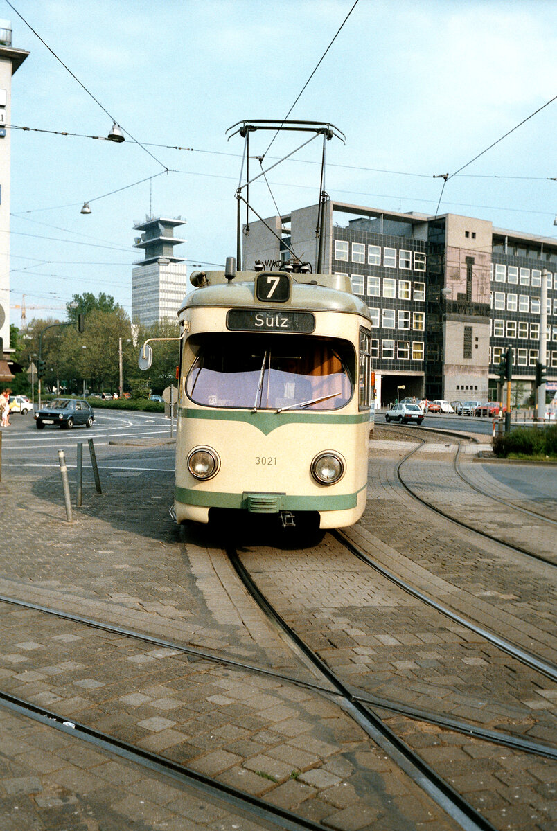 TW 3021 der Kölner Straßenbahn, am Neumarkt (?), 1984