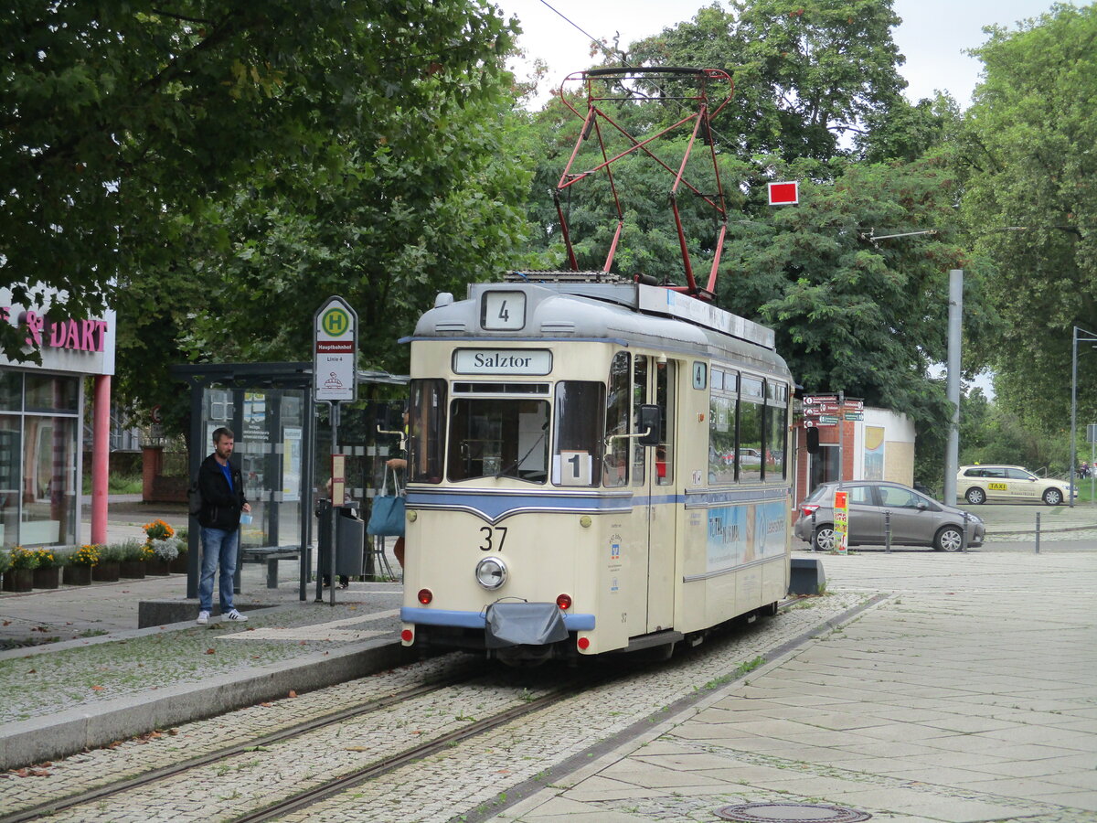 Tw 37 an der Endhaltestelle  Hbf ,am 30.August 2021,in Naumburg/Saale.