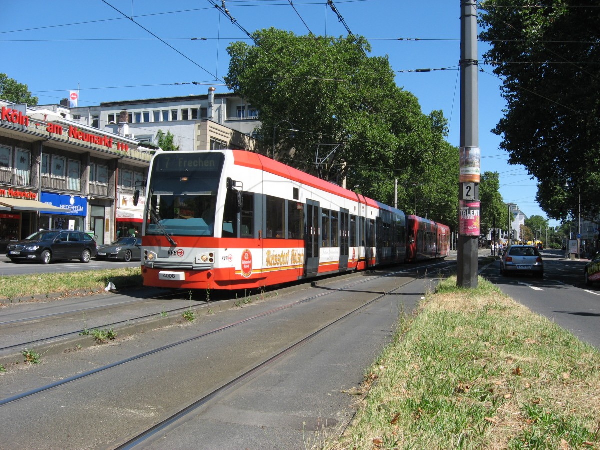 TW 4008 war mit konnte mit einem weiteren Schwesterzug auf der Fahrt als Linie 7 Richtung Frechen am 1.8.13 auf der Hahnenstr. fotografiert werden.