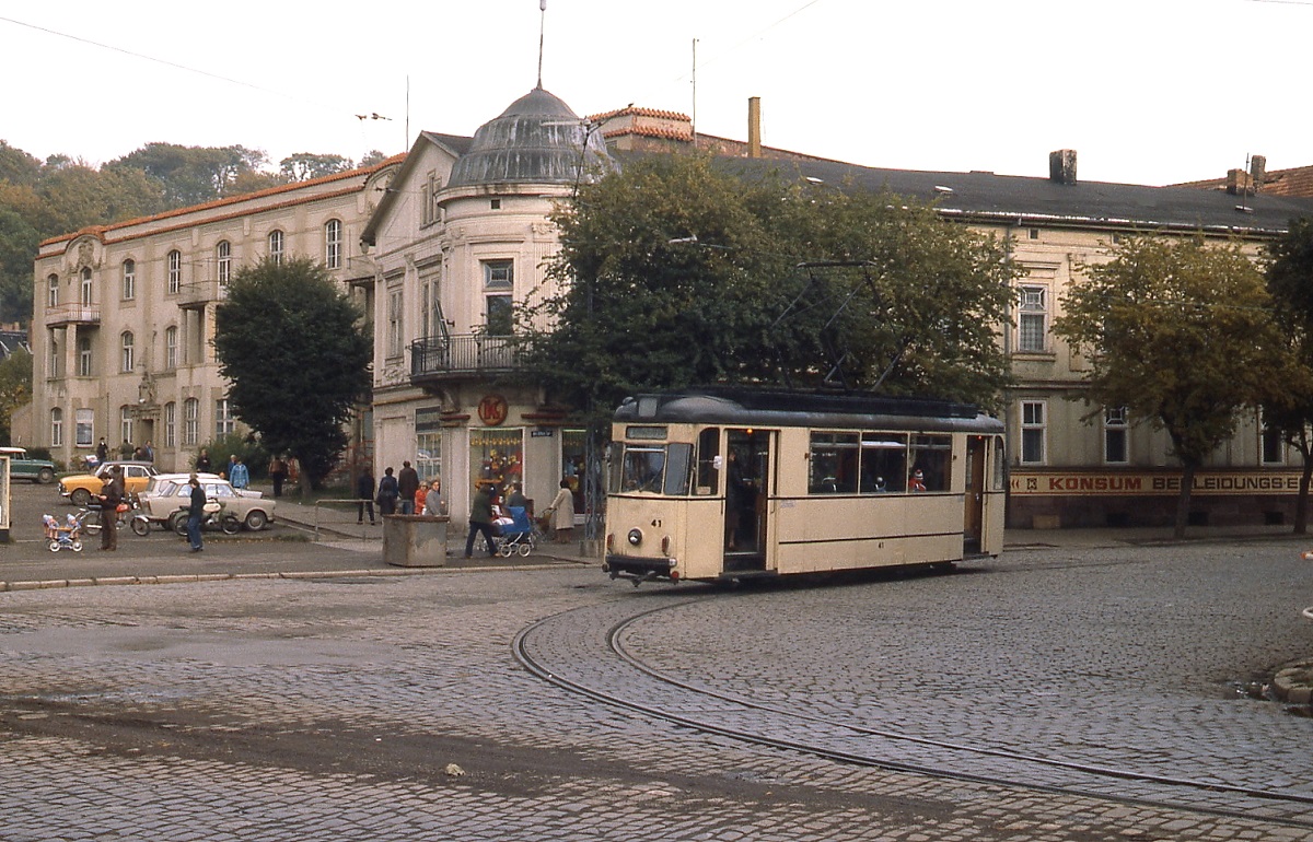Tw 41 der Straßenbahn Nordhausen im Oktober 1980 an der Endhaltestelle Altentor