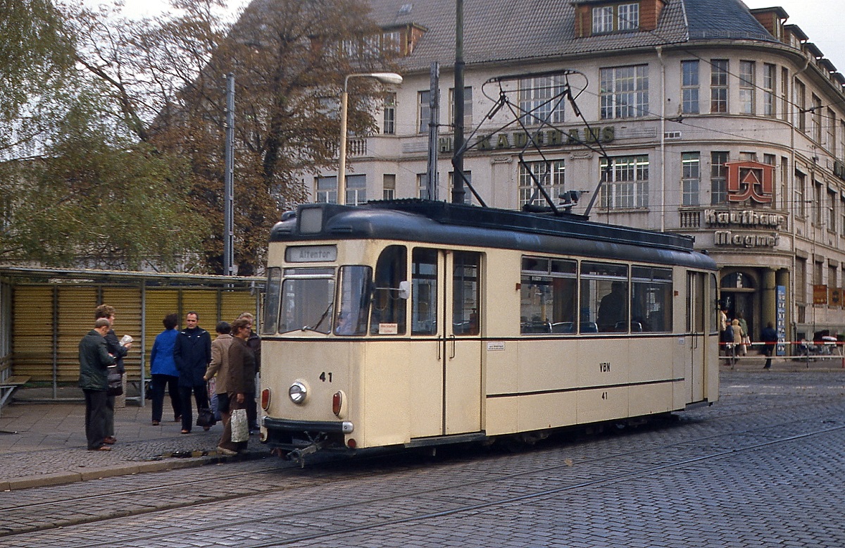 Tw 41 der Straßenbahn Nordhausen im Oktober 1980