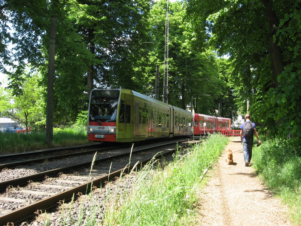 TW 4100 und TW 4??? unterwegs am 28.5.13 als 1 Richtung Bensberg aufgenommen an der Haltestelle  Neuenweg .