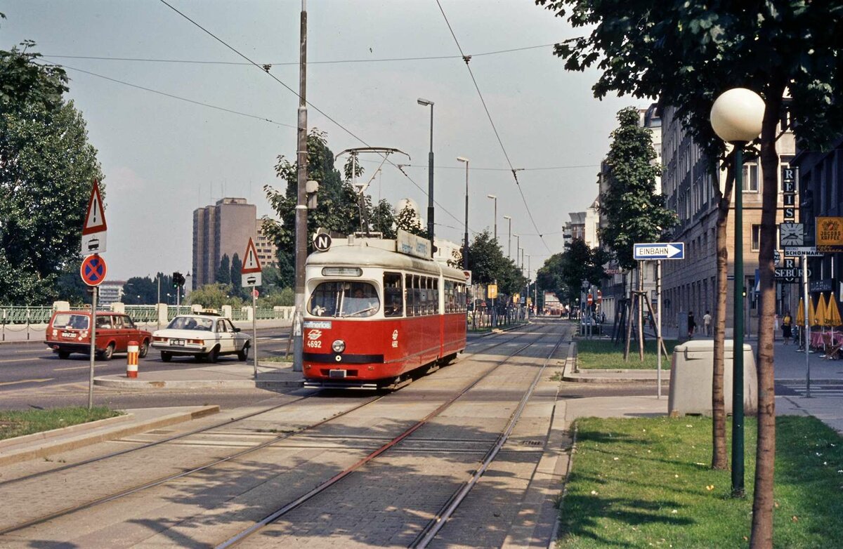 TW 4692 auf der Linie N der Wiener Straßenbahn, 15.08.1984
