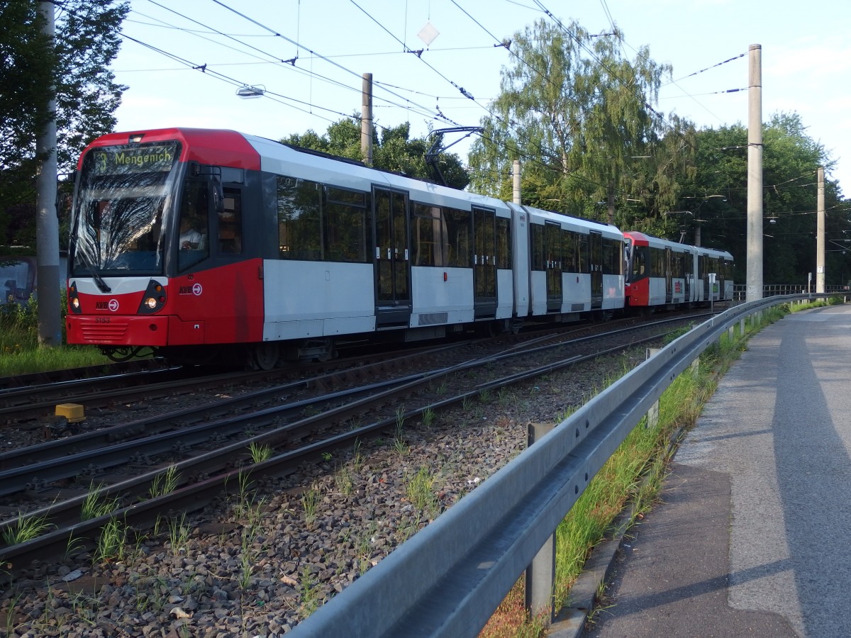 TW 5153 und ein weiterer kommen am 14.6.14 als Linie 3 Richtung Mengenich aus der Wendeanlage an der Haltestelle Vischeringstr. gefahren.