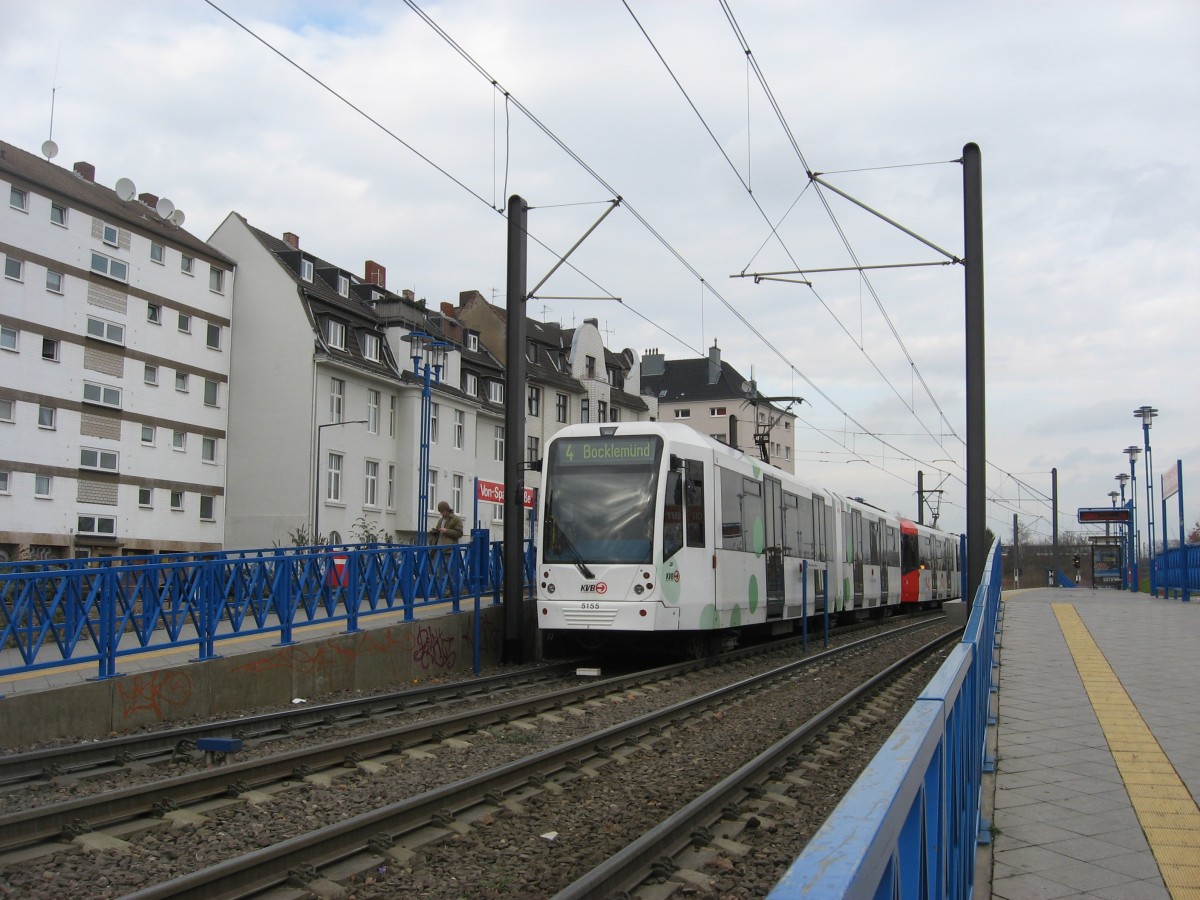 TW 5155 und TW 51?? stehen an der Haltestelle  Von-Spaar-Str. . Dieses Duo war am 23.2.07 als Linie 4 Richtung Bocklemnd unterwegs gewesen.