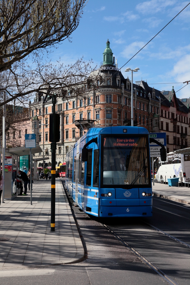 Tw 6 der Stockholmer Straßenbahn auf der Linie 7 am 07.05.2017.
