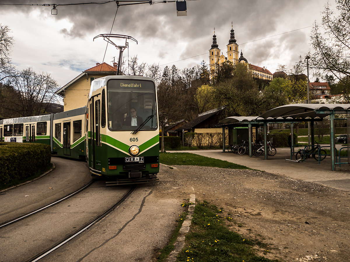 TW 605 durchfährt am Nachmittag des 07.04.2017 als Dienstfahrt die Schleife Mariatrost