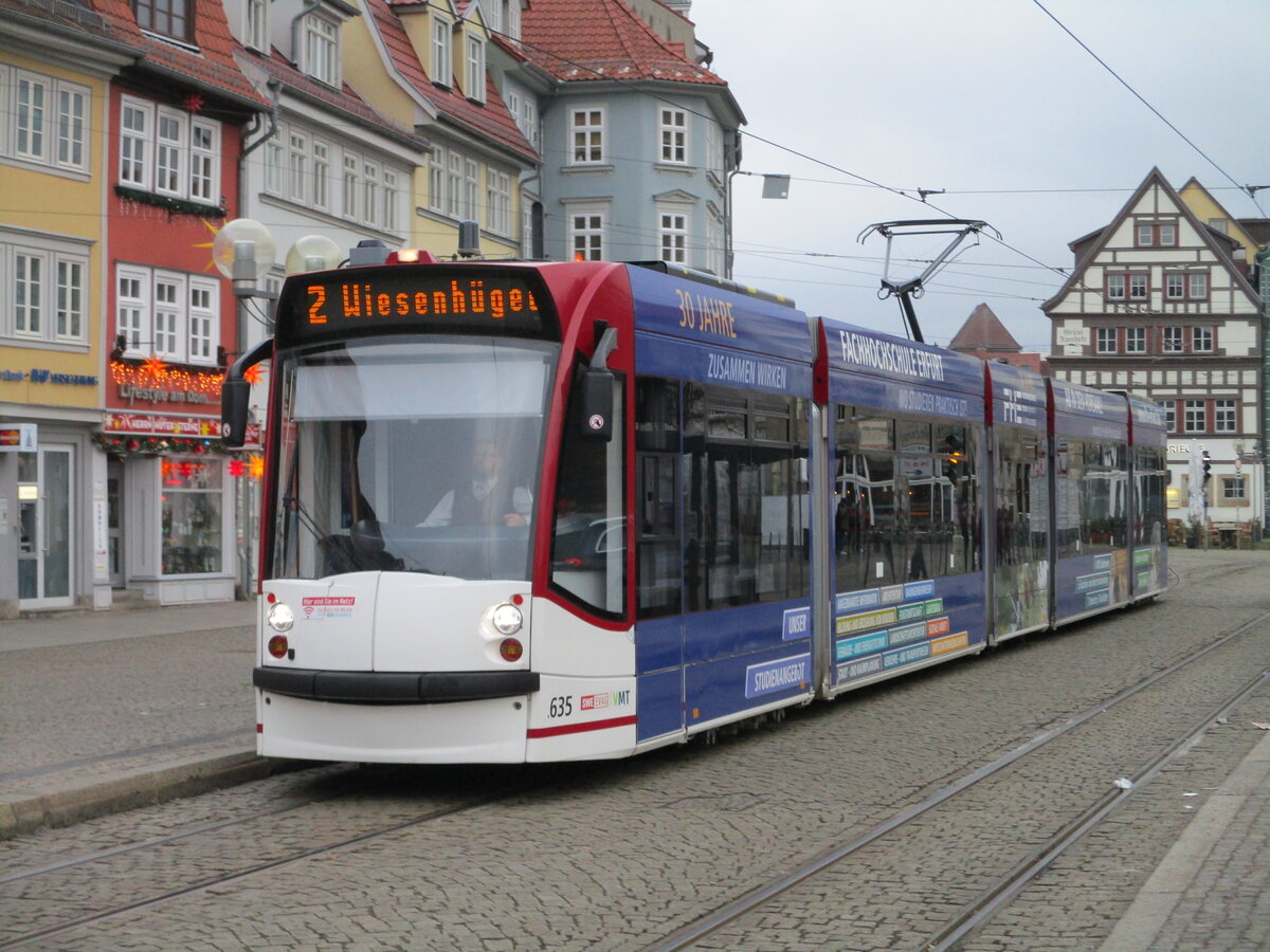 Tw 635 von der Erfurter Straßenbahn,am 16.Januar 2022,an der Haltestelle Domplatz.