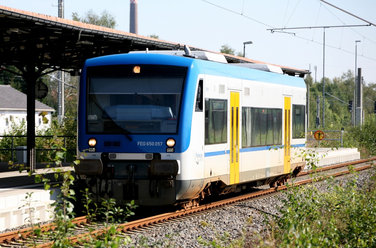 TW  650 057, der FEG ,  aus Holzau fährt in Freiberg ein.28.09.2014 12:18 Uhr.