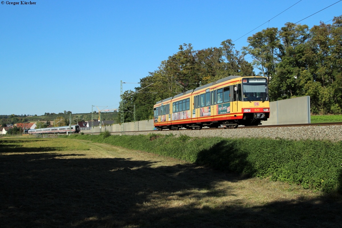 TW 820 als S9 nach Mühlacker bei Heidelsheim, 02.10.2015. Im Hintergrund ist noch der IC 2572 (Stuttgart-Münster) mit Zuglok 182 598 zu sehen.