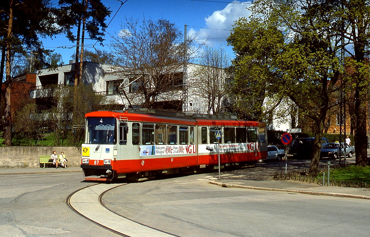 Tw 87 der Straßenbahn Helsinki in der Endschleife der Linie 4 (Juni 1988)