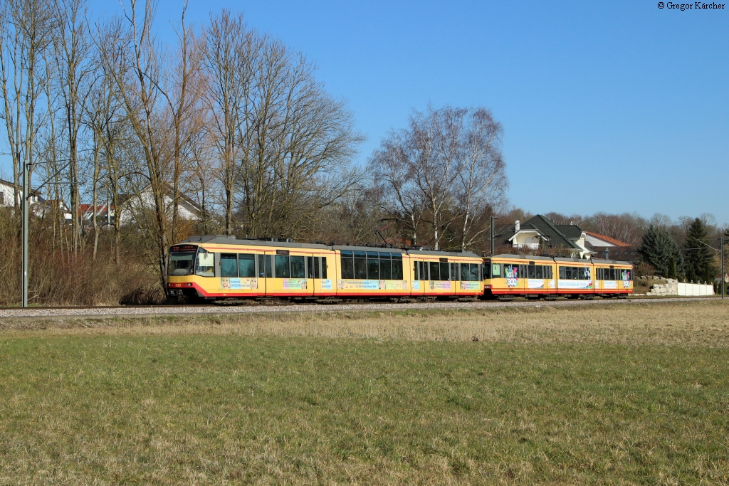 TW 889 Stadt Heilbronn unterstützt UNICEF und TW 803 als S32 nach Rastatt bei Oberöwisheim, 09.03.2015.