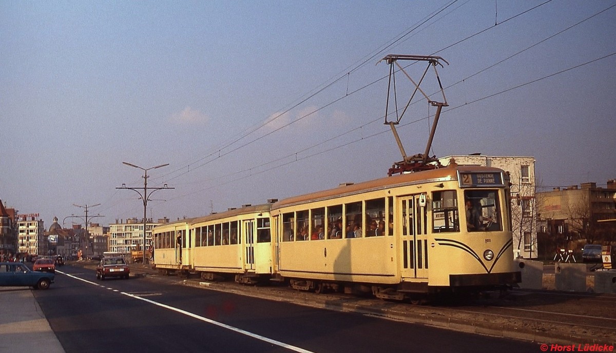 Tw 9011 der  kusttram  in Oostende im Frhjahr 1979
