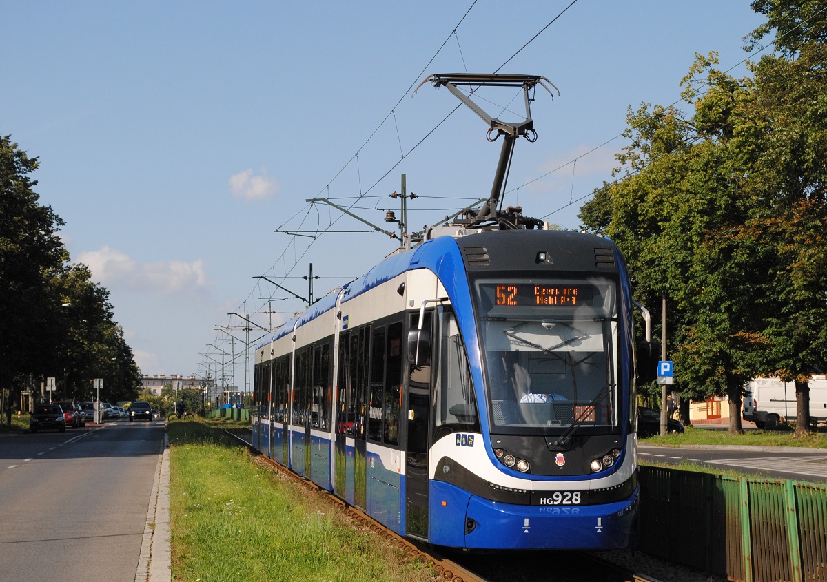 Tw. 928 als Linie 52 in der ul. Broniewskiego auf der Fahrt nach Czerwone Maki P & R. (18.08.2021)