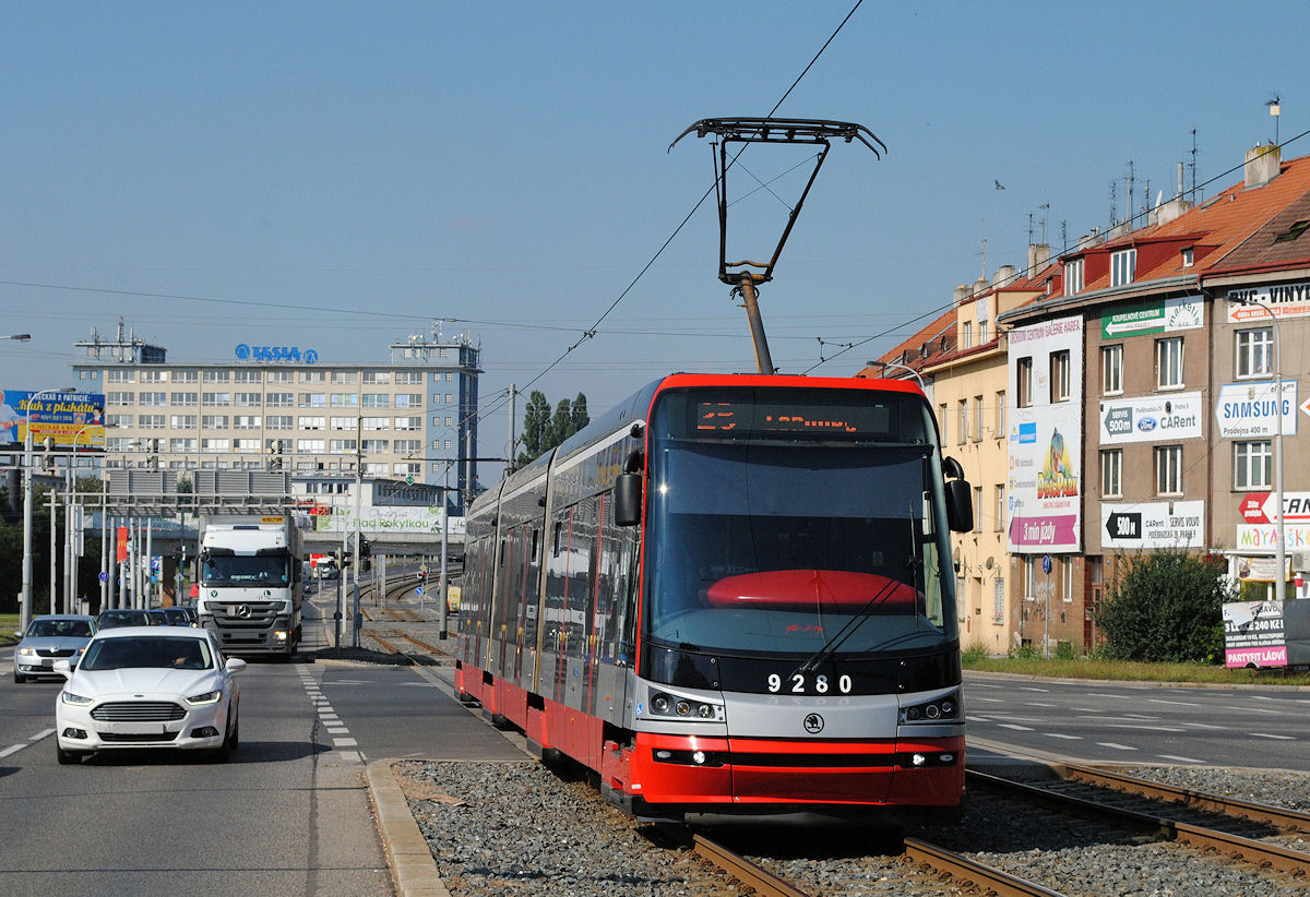 Tw. 9280 in der Podebradska kurz vor der Haltestelle Stary Hloubetin. ( 24.08.2016 ) 
