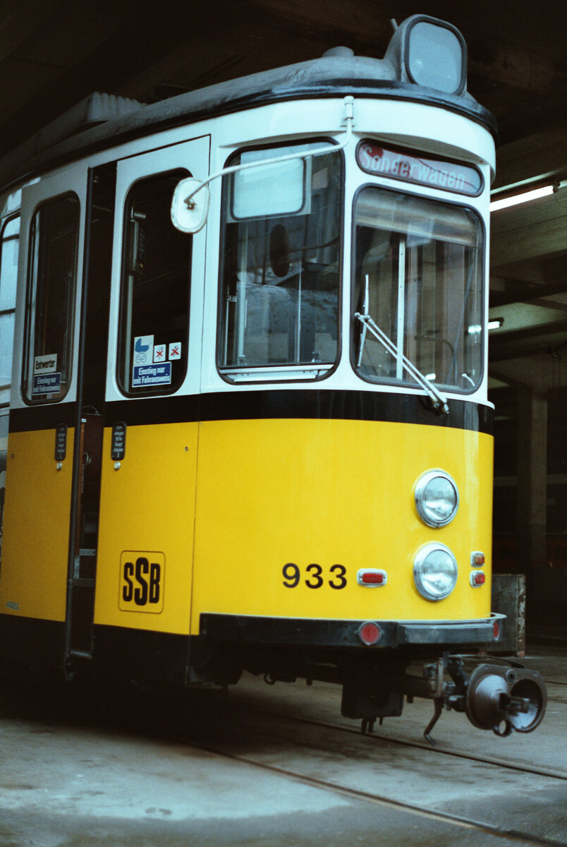 TW 933 (Typ DoT4) der Stuttgarter Straßenbahn im Ostheimer Bw.  
Datum: 16.10.1983