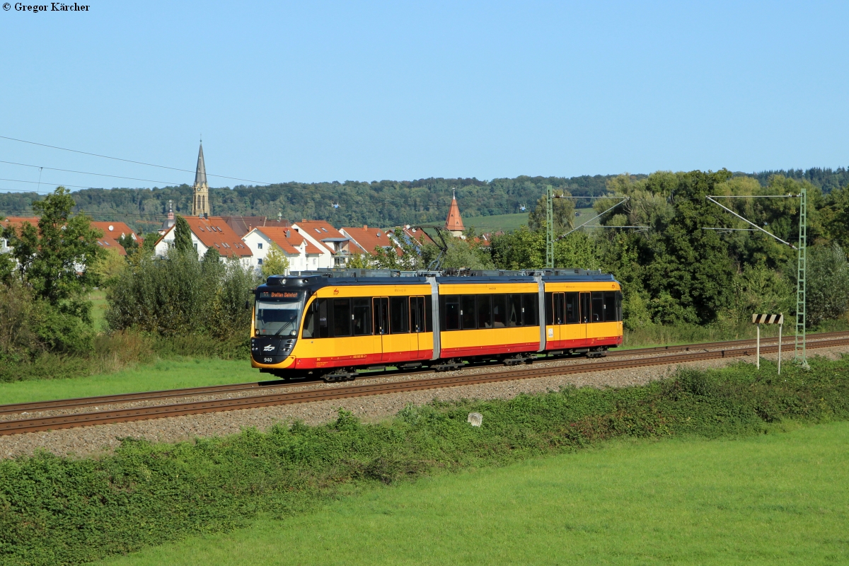 TW 940  Bad Rappenau  unterwegs auf der S9 Bruchsal-Mühlacker bei Heidelsheim, 27.09.2015.