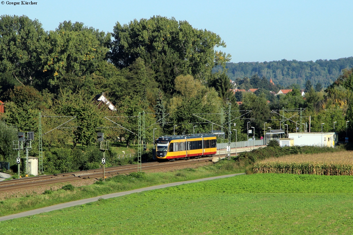 TW 940  Bad Rappenau  verlässt den Haltepunkt Helmsheim, 28.09.2015.