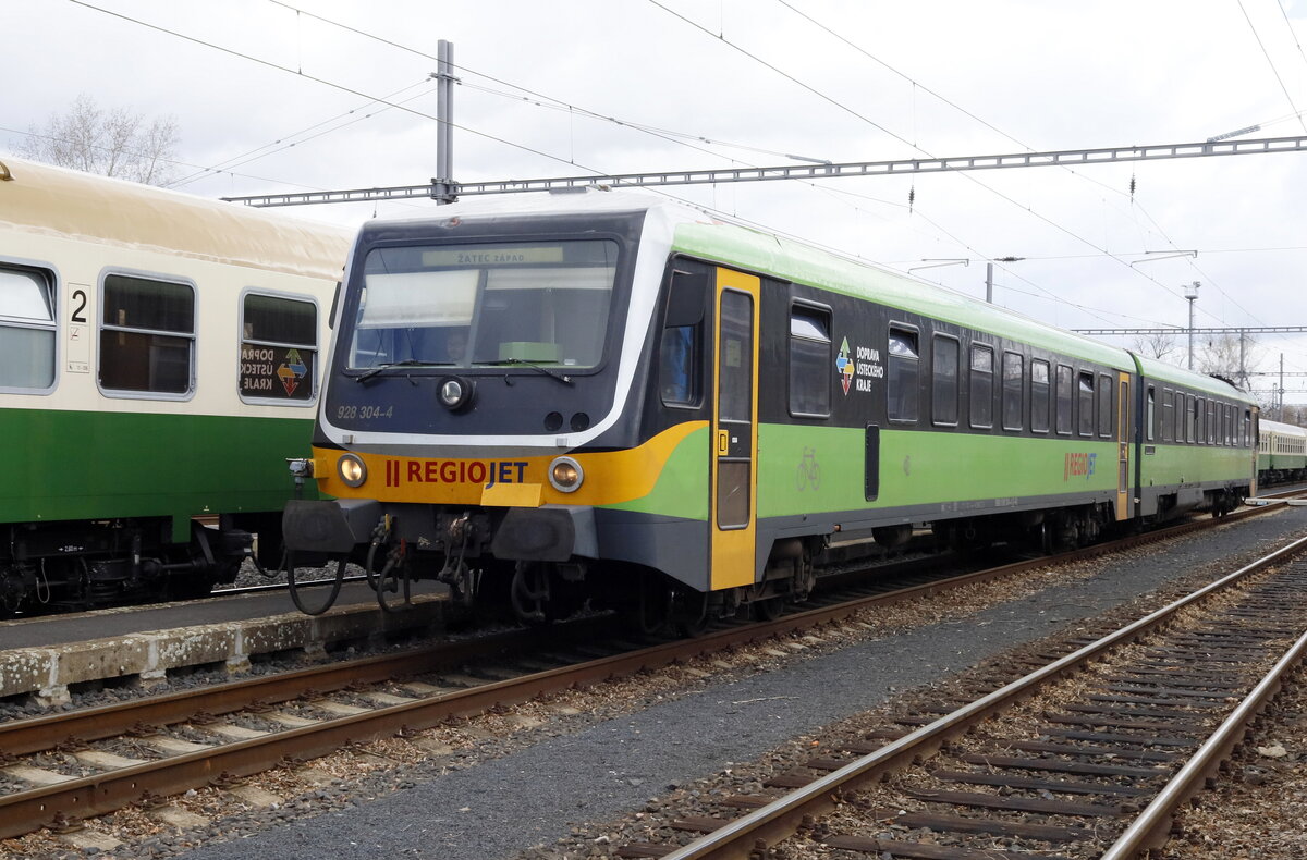 TW der Baureihe 628, hier mit dem Steuerwgen voran, 928 304-4 in Žatec .
Dahinter sichtbar ein Schnellzugwagen des PRESS Sonderzuges.09.04.2022 11:34 Uhr.