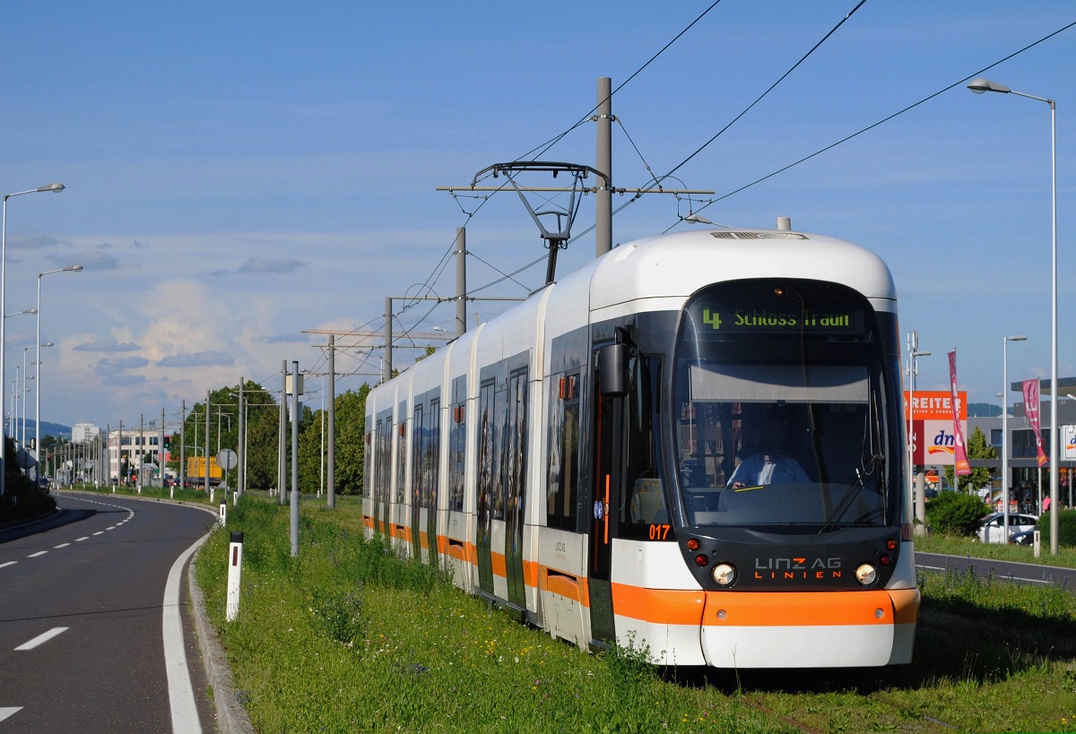 Tw.017 erreicht die Haltestelle Doblerholz. (12.06.2020)