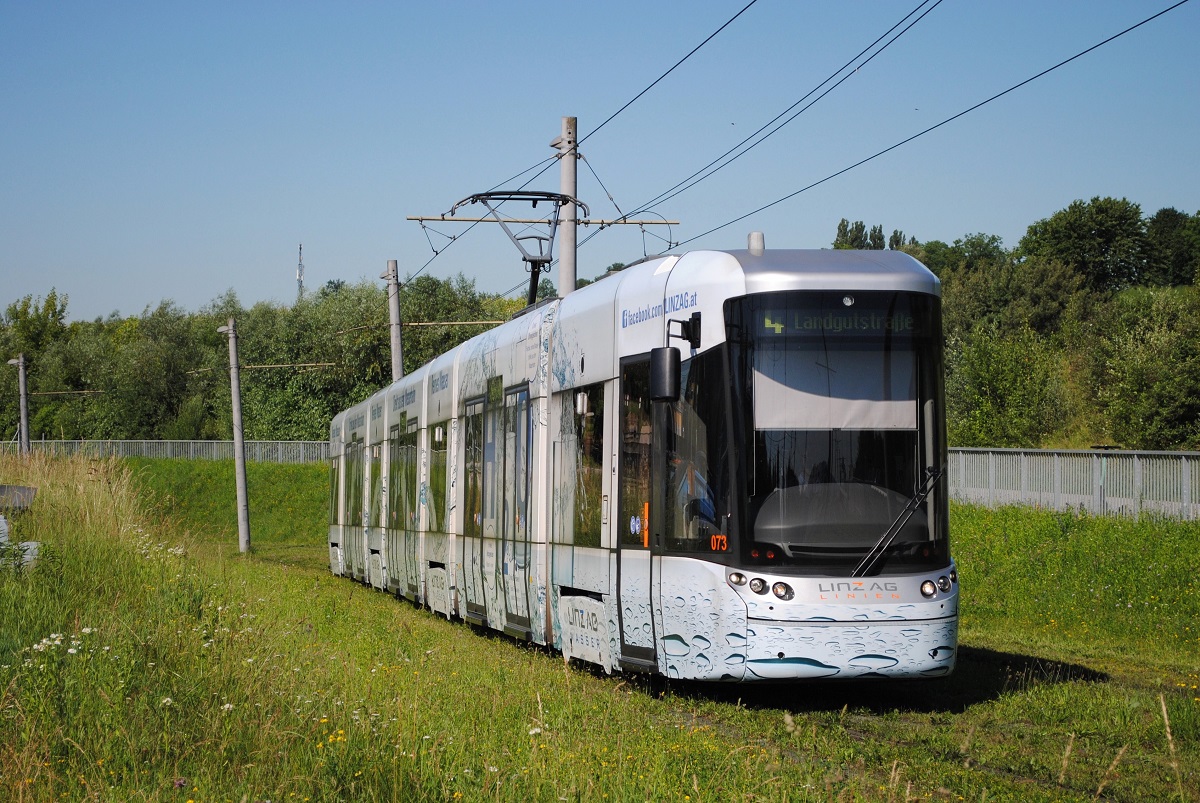 Tw.073 als Linie 4 kurz vor der Haltestelle Unter Gaumberg. (12.06.2020)