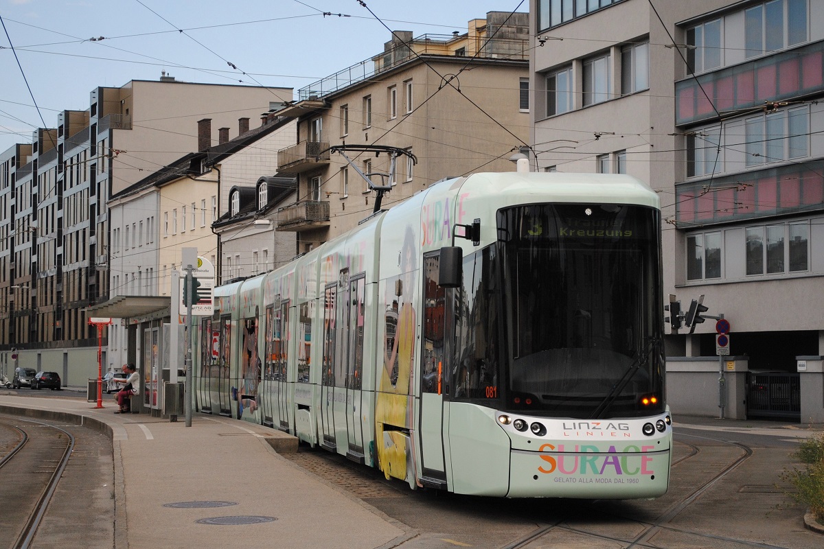 Tw.081 verläßt die Endstelle Landgutstraße. (06.07.2019)