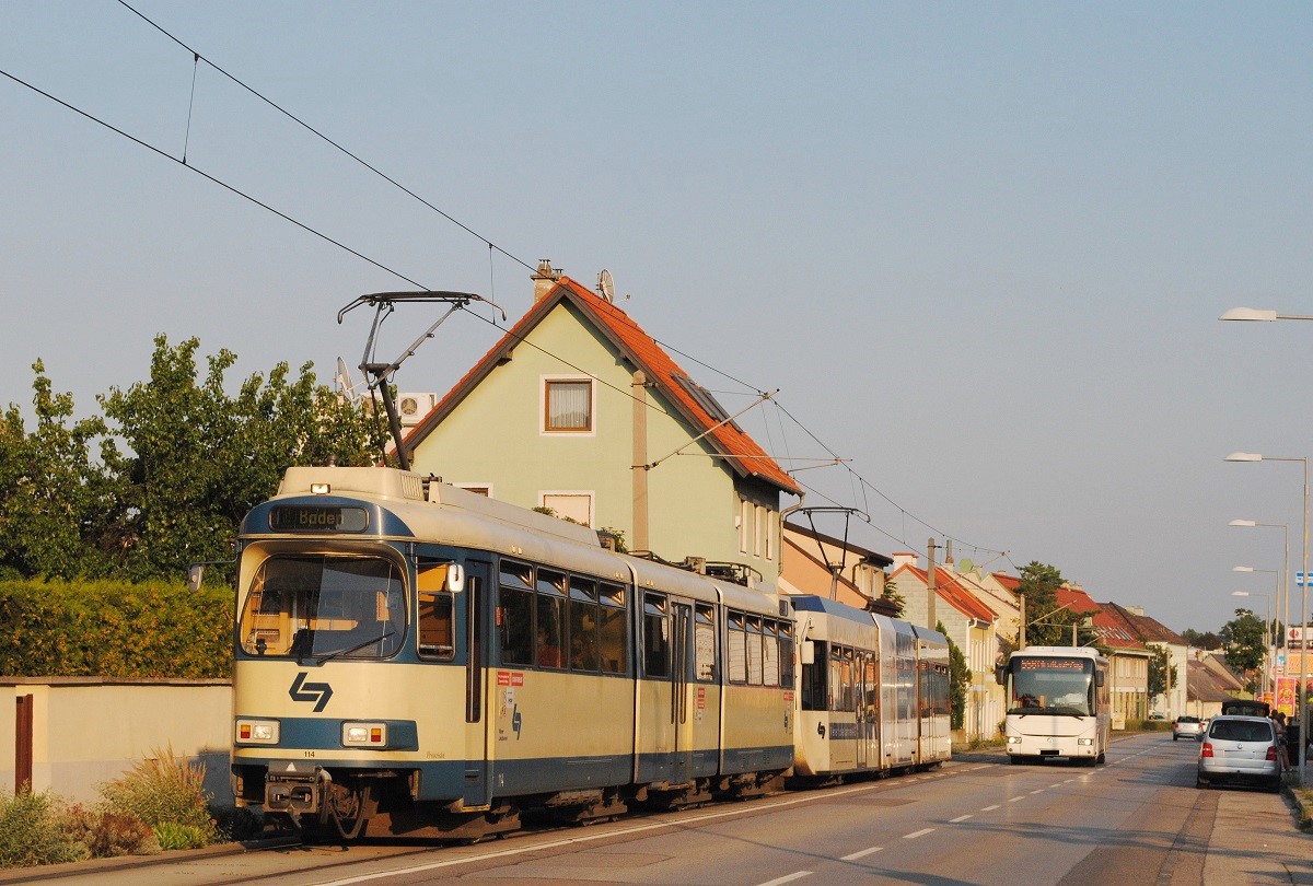 Tw.114 + 407, Baden, Waltersdorfer Straße. (08.08.2020)