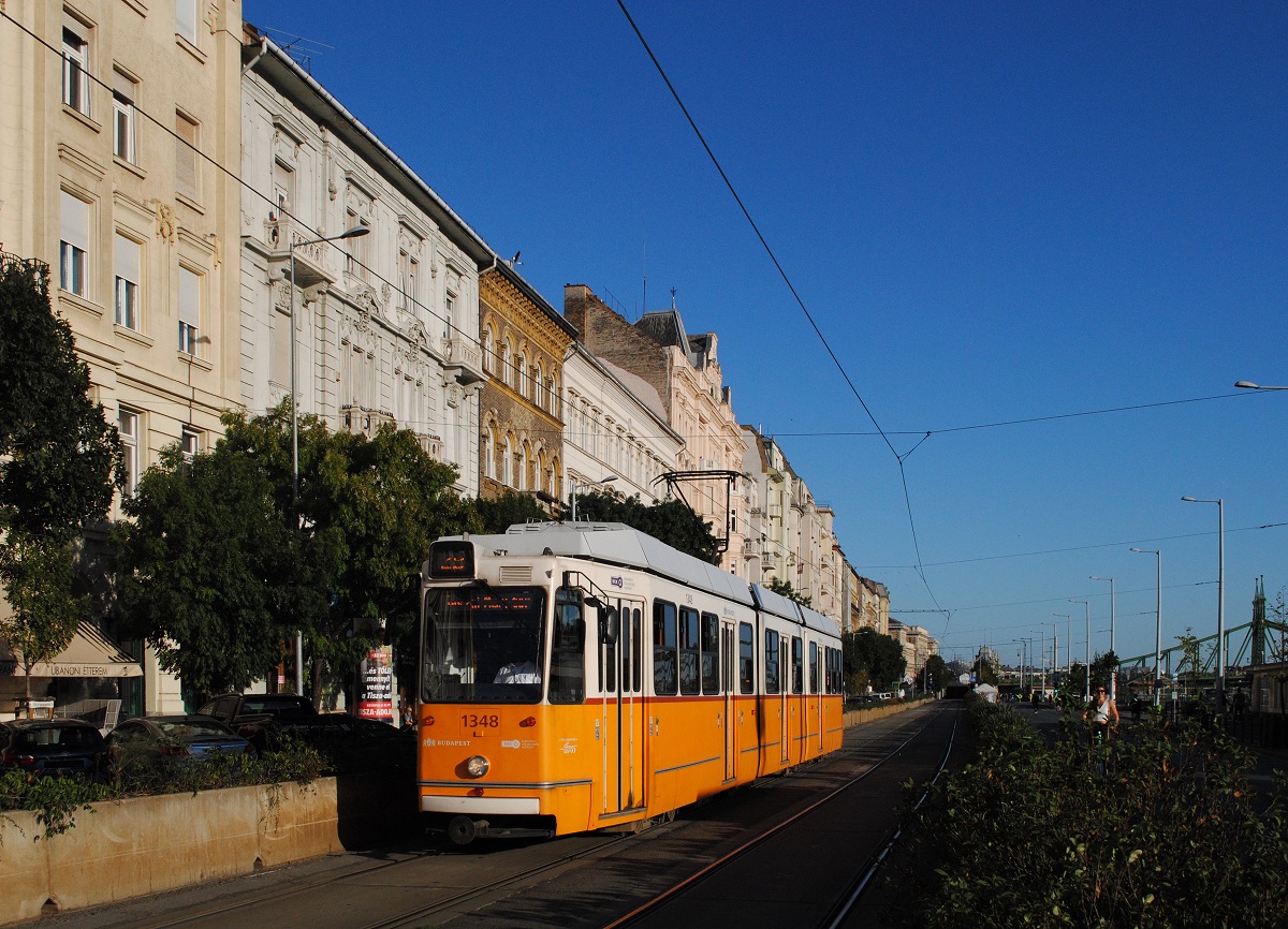Tw.1348 am Belgrad rakpart auf der Fahrt zum Jaszai Mari ter kurz vor der Haltestelle Marcius 15.ter. (21.09.2025)