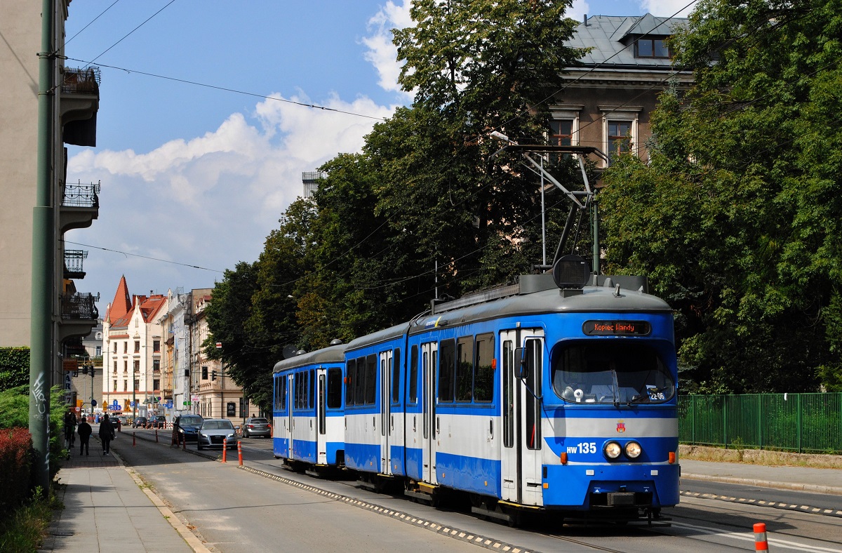Tw.135 + 535, (ex. Wien E1 4699 + c3 1276) als Linie 22 in der ul. Grezgorzecka. (18.08.2021)