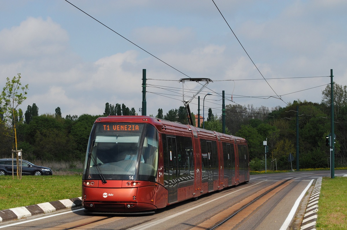 Tw.14 in der Via Forte Marghera auf der Fahrt nach Venedig. (25.04.2022)