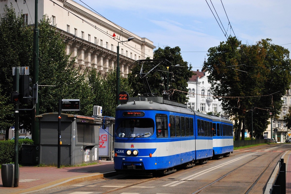 Tw.144 + 544 (ex. Wien E1 4711 + c3 1218) in der ul. Dietla an der Haltestelle Starowislna. (18.08.2021)