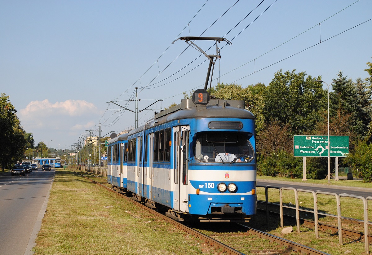 Tw.150 + 550, ex. Wien E1 4486 + c3 1156, als Linie 9 in derul. Bienczycka. (18.08.2021)