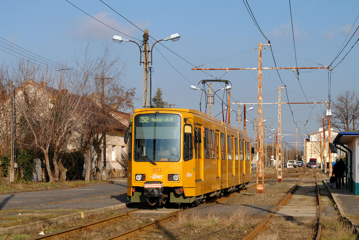 Tw.1553 hat soeben die Endstelle der Linie 52 Pacsirtatelep erreicht. (28.01.2015)