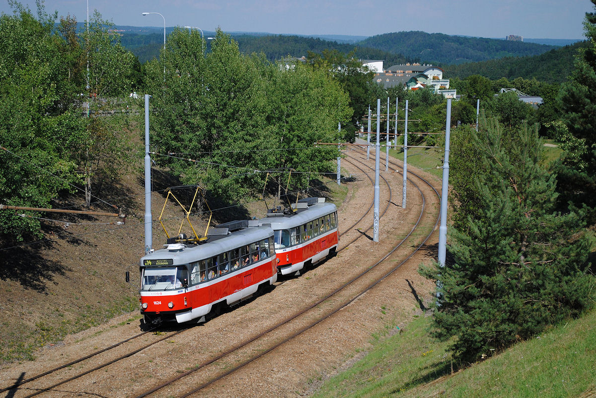 Tw.1624 + 1625 kurz vor der Endstelle Bystrc - Ecerova. (19.07.2014)