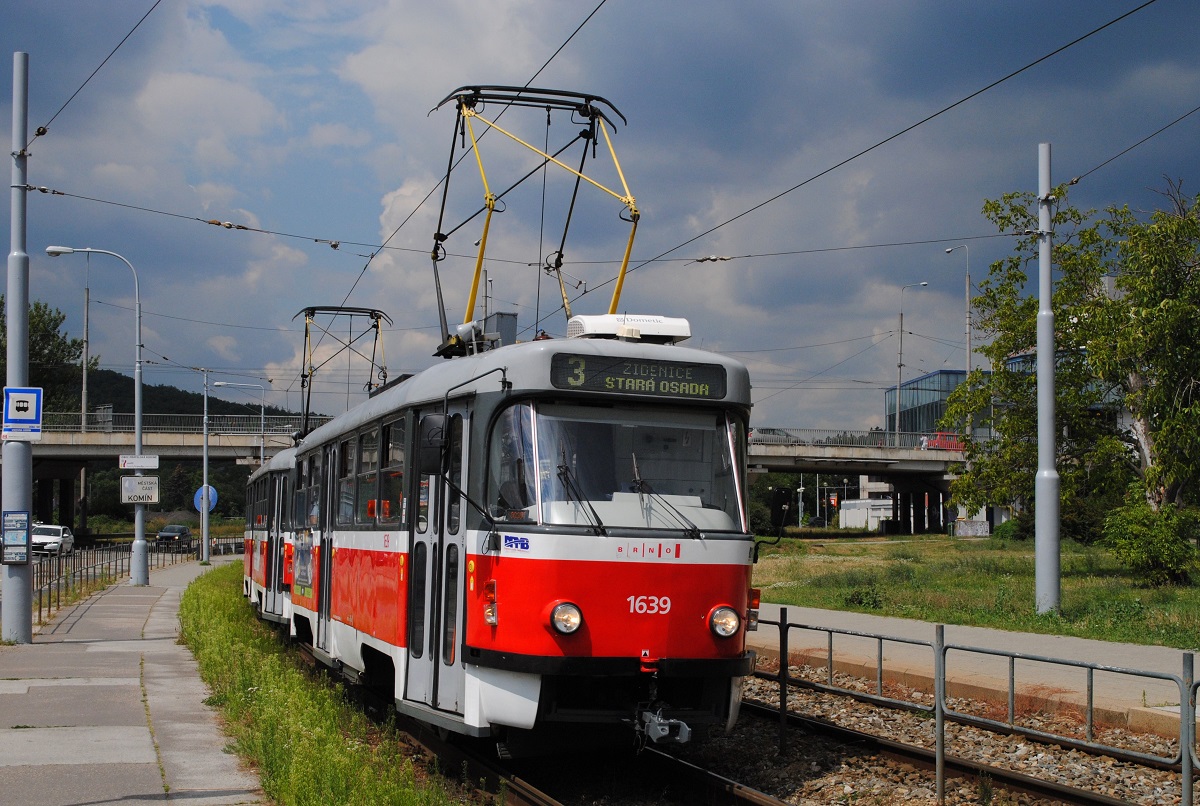 Tw.1639 + 1640 auf der Fahrt nach Stara Osada kurz hinter der Haltestelle Vozovna Komin. (01.08.2022)