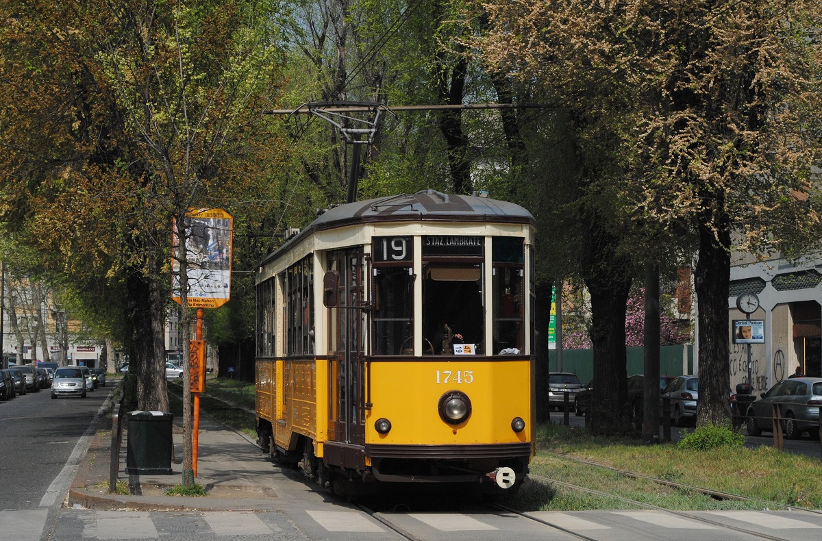 Tw.1745 in der Via Mac Mahon an der Haltestelle Via Bramantino. (02.04.2019)