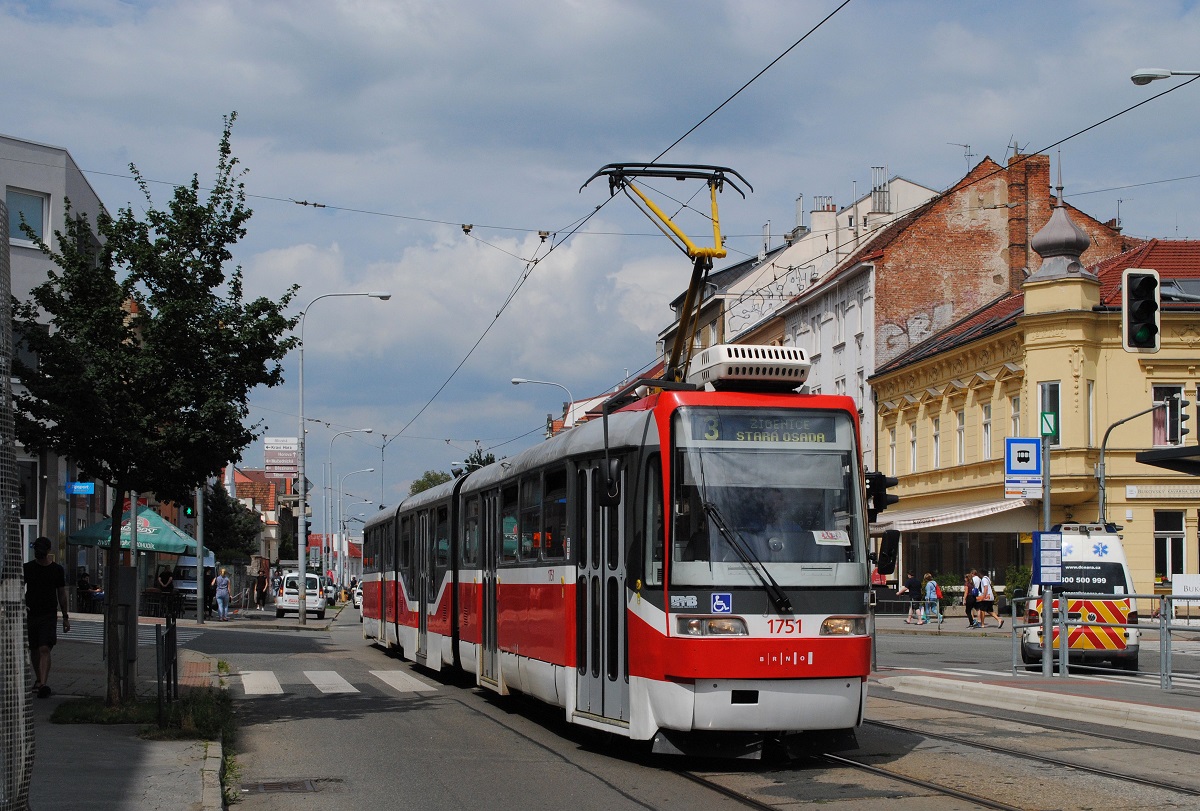 Tw.1751 in der Veveri ulice kurz vor der Haltestelle Tabor. (01.08.2022)