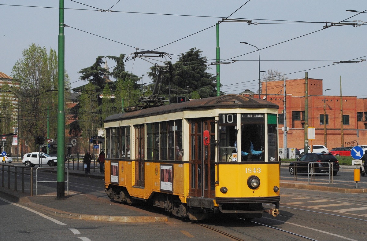 Tw.1843 verläßt als Linie 10 die Haltestelle Via Carlo Farini/ Via G. Ferrari. (02.04.2019)