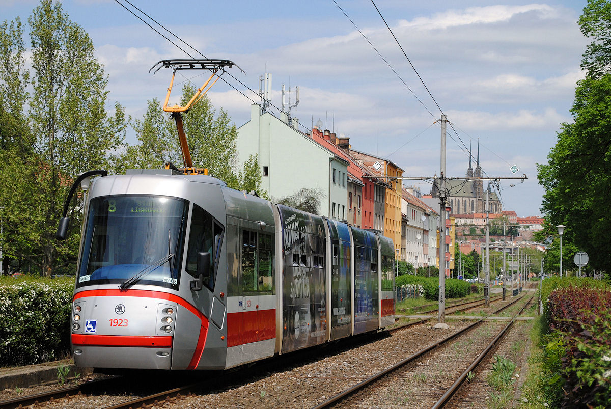 Tw.1923 im Einsatz auf der Linie 8 in der Renneska trida auf dem Weg nach Stary Liskovec.(08.05.2015)
