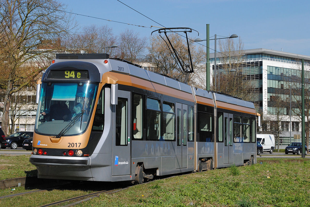 Tw.2017 verläßt die Wendeanlage der Linie 94 beim Musee de Tram.(13.03.2015)