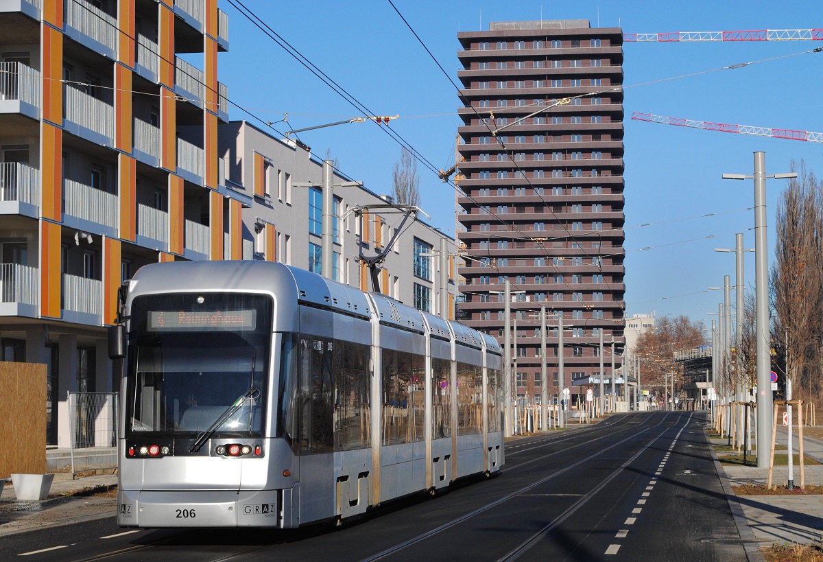 Tw.206 auf der UNESCO-Esplanade zwischen den Haltestellen Reininghauspark und Jochen Rindt Platz. (31.12.2021)
