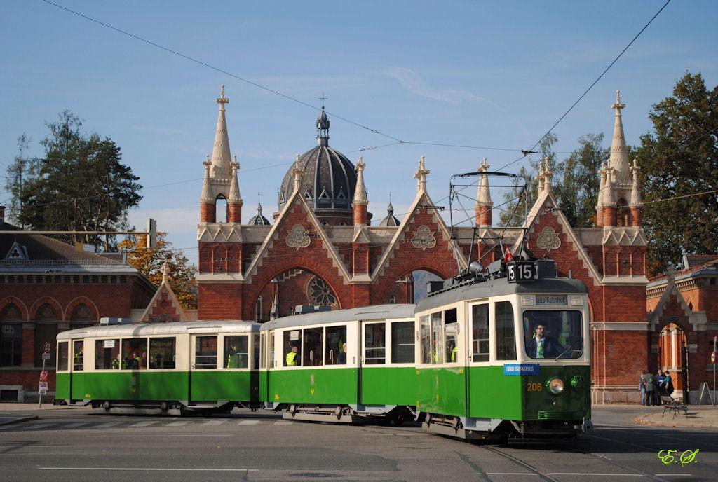 Tw.206+319B+401B im Rahmen einer hervorragend organisierten Fotofahrt beim Verlassen der Schleife Zentralfriedhof.(20.10.2013)