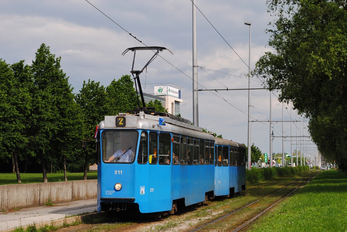 Tw.211 + Bw.720 bei der Einfahrt in die Haltestelle Getaldiceva. (31.05.2019)