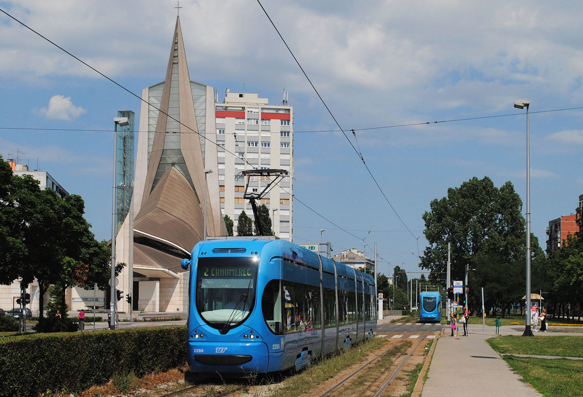 Tw.2206 in der Ulica Vukovara im Bereich der Haltestelle Ivanicgradska. (15.06.2017)