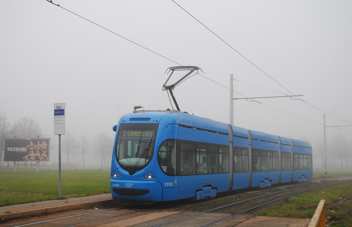 Tw.22120 bei der Einfahrt in die Haltestelle Ferenscica. (08.12.2019)