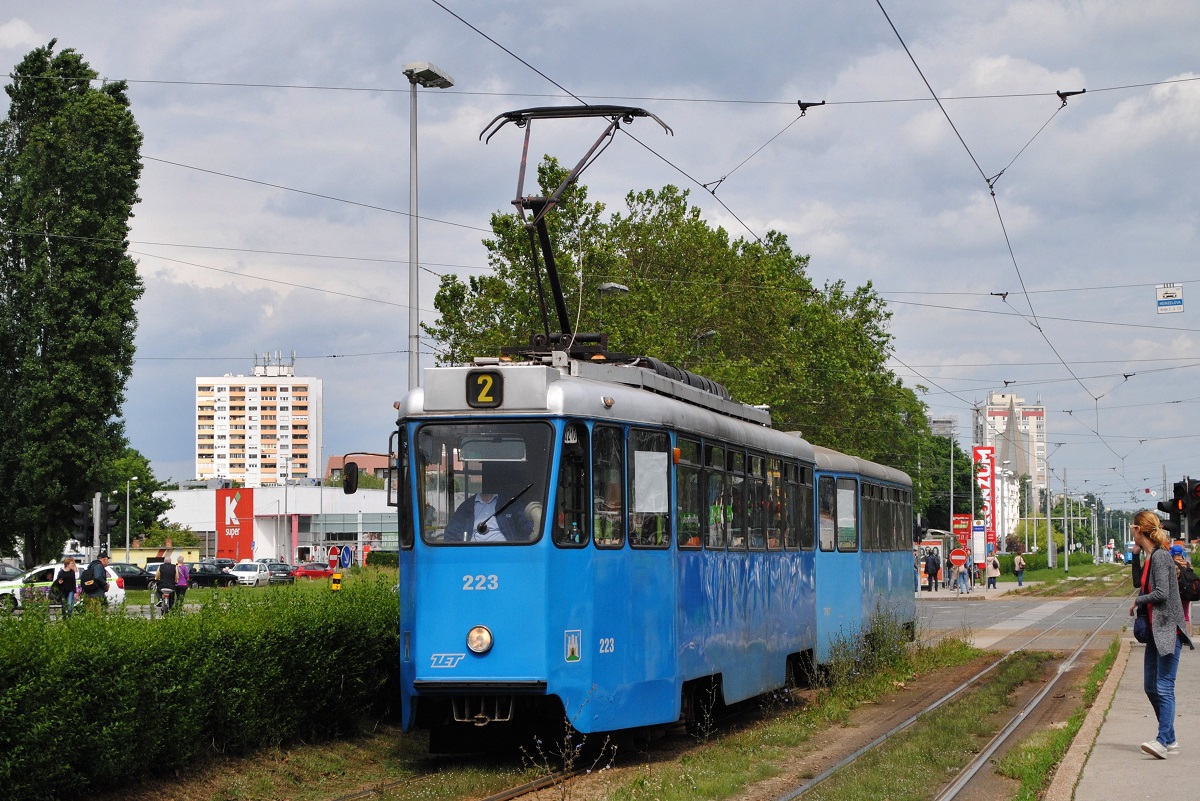 Tw.223 + Bw.707 in der Ulica Grada Vukovara im Bereich der Haltestelle Heinzelova. (31.05.2019)
