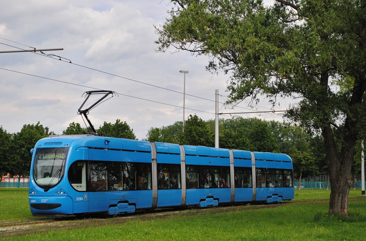 Tw.2284 in der Ulica Grada Gospica unweit der Haltestelle Ferenscia. (31.05.2019)